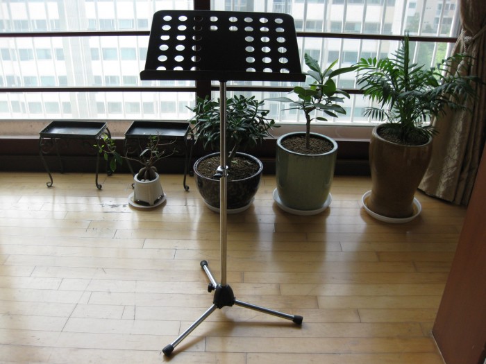 MUSIC STAND  SB-300  팝니다 - 1번째 사진. (기독정보넷 - 기독교 벼룩시장.) 